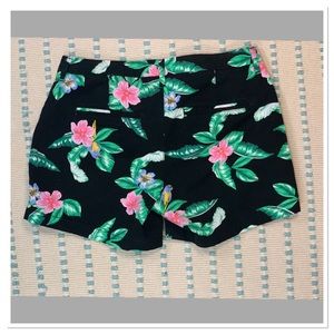 Old Navy Everyday shorts Blk W Floral Size  8